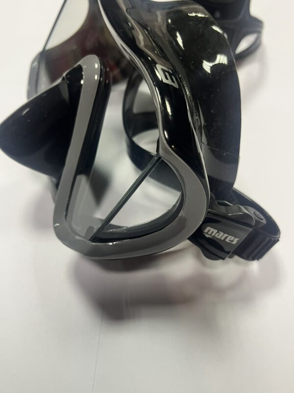 0-02-05-686d0b5f68ce6c6323b66a598b945e0e2bf29c5c1d238bf02aee5f75b07d58f5_15f569a22abc39fc Mares i3 diving mask – Black/Grey Panoramic Wide Vision Dive Mask