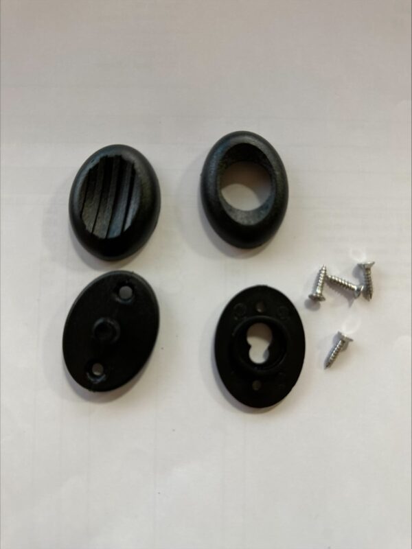 c4_wetsuit_beaver_tailclip.jpg C4 Carbon standart wetsuit plastic buttons