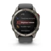 Garmin Fenix 8 Pro iš šono su raudonu mygtuku